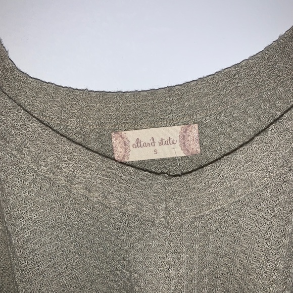 Altar’d state cold shoulder top - Picture 4 of 6